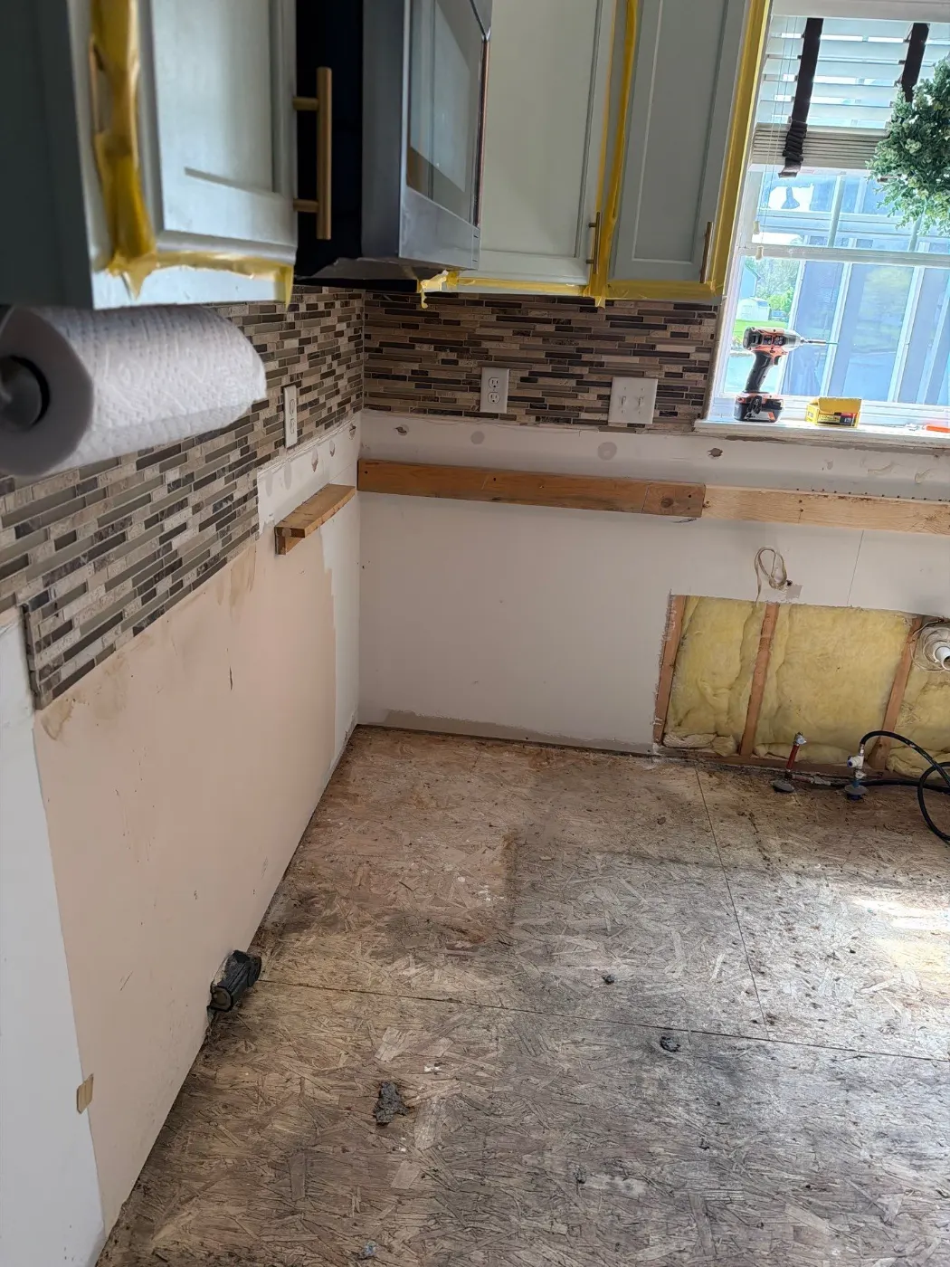 Containment setup for mold remediation in Hilltop home